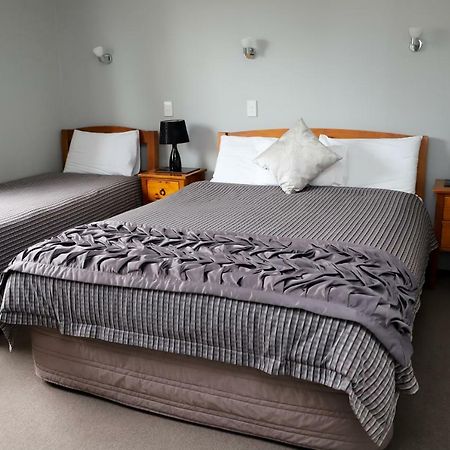 Coronation Park Motels Ashburton Extérieur photo