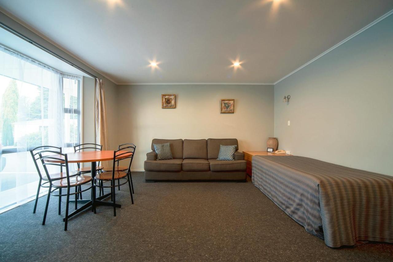 Coronation Park Motels Ashburton Extérieur photo
