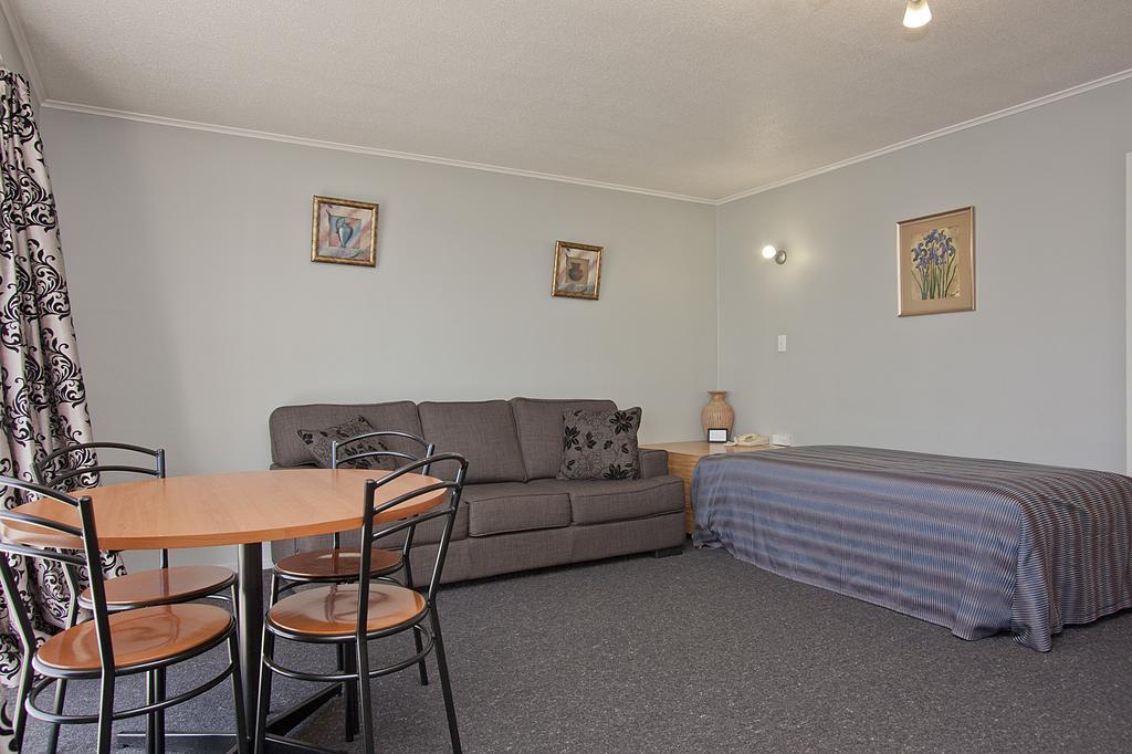 Coronation Park Motels Ashburton Extérieur photo