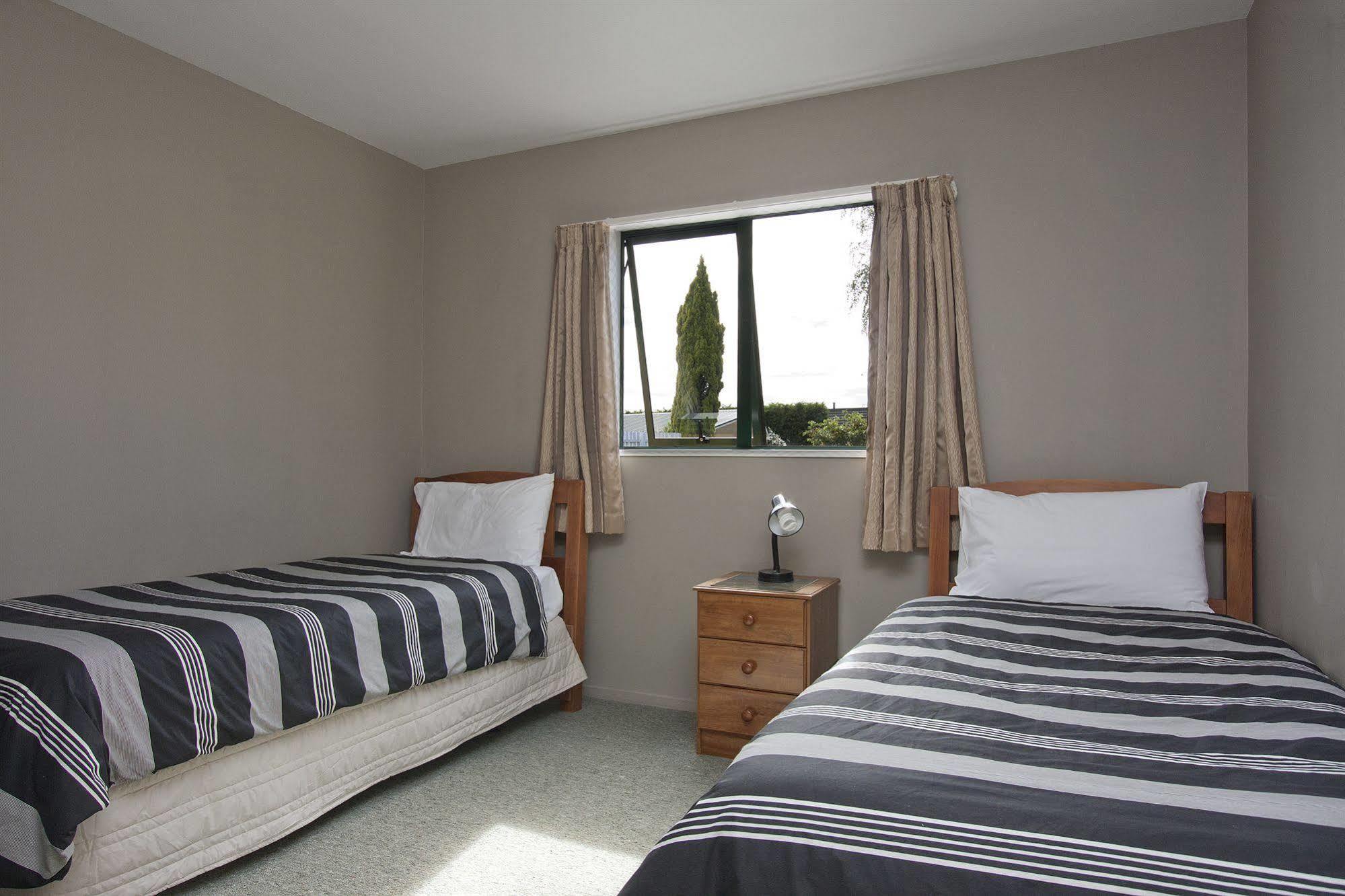 Coronation Park Motels Ashburton Extérieur photo