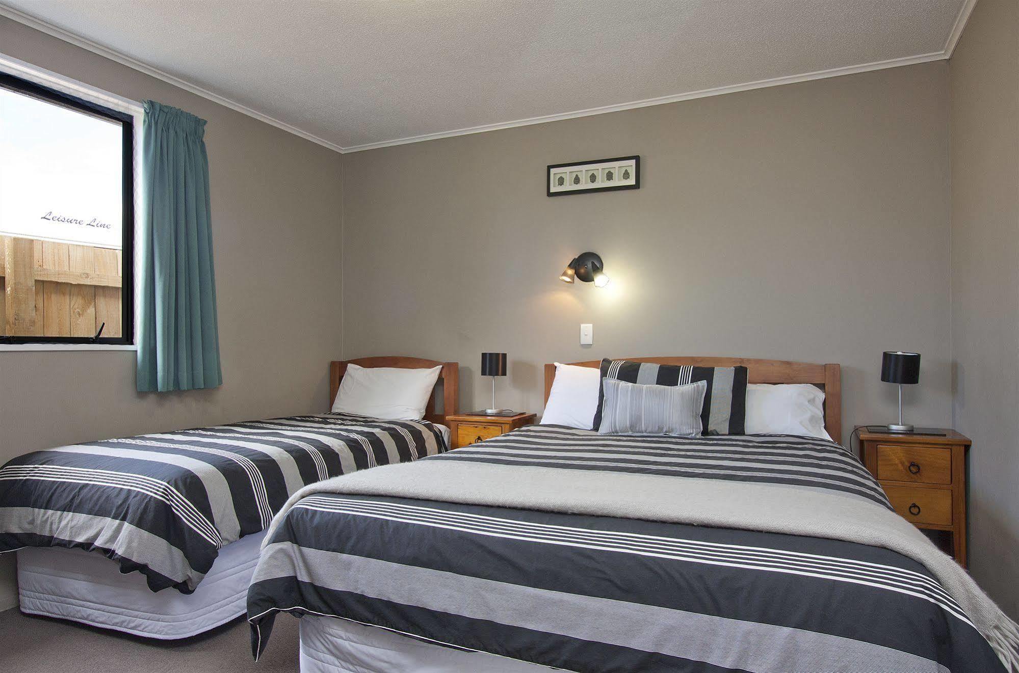 Coronation Park Motels Ashburton Extérieur photo