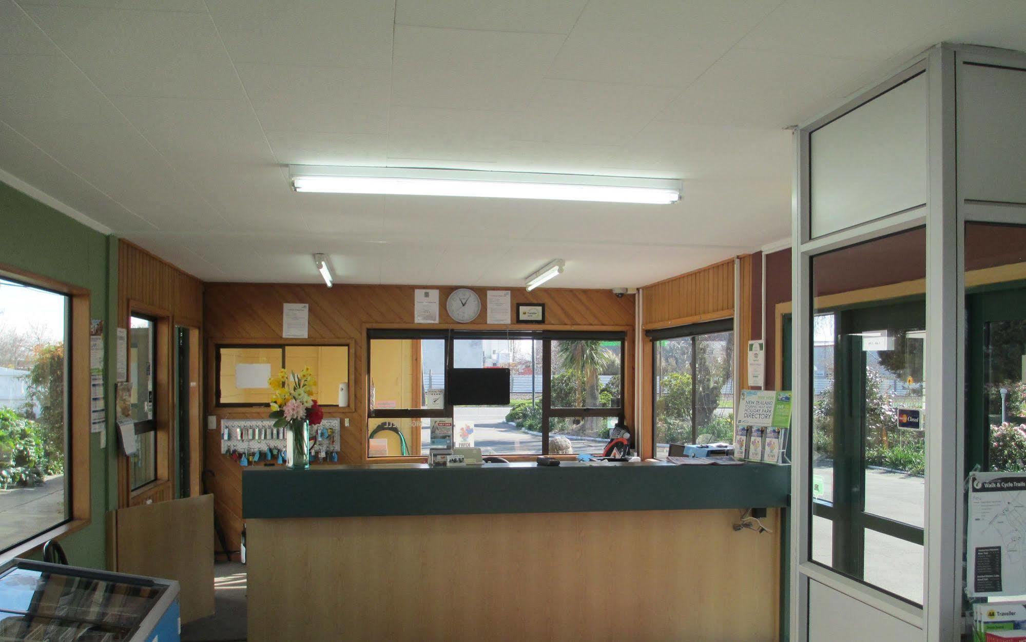 Coronation Park Motels Ashburton Extérieur photo