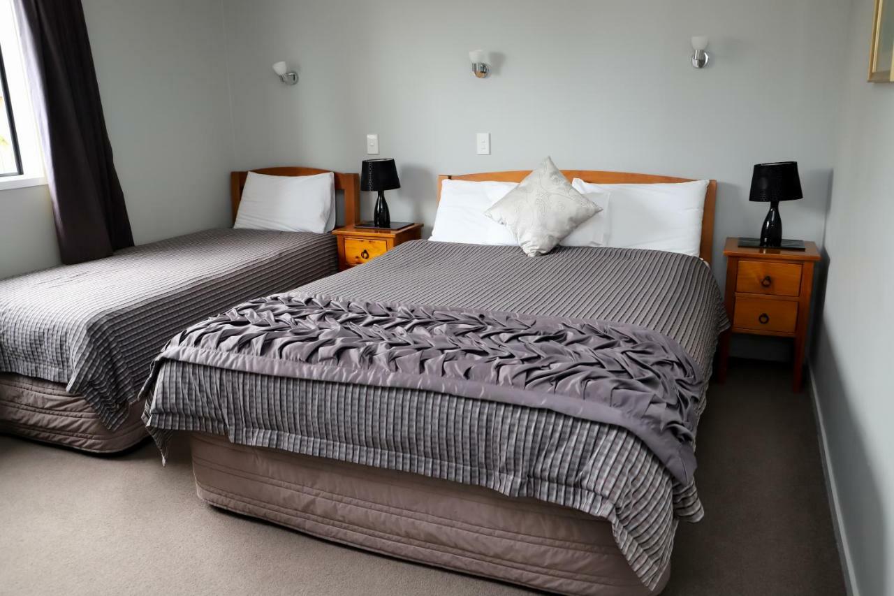 Coronation Park Motels Ashburton Extérieur photo