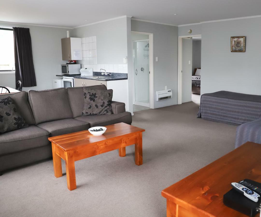 Coronation Park Motels Ashburton Extérieur photo