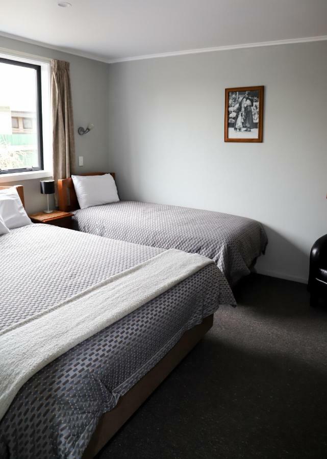 Coronation Park Motels Ashburton Extérieur photo