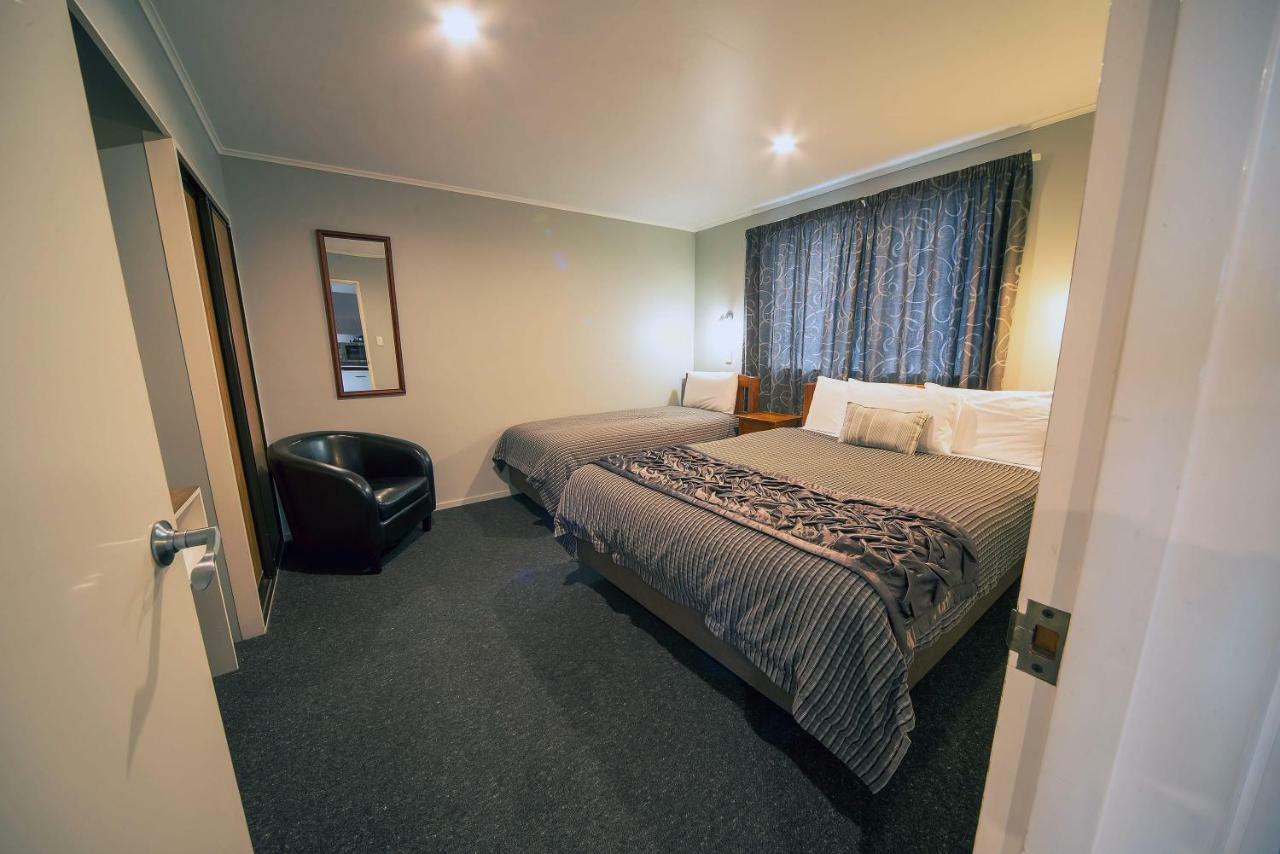 Coronation Park Motels Ashburton Extérieur photo