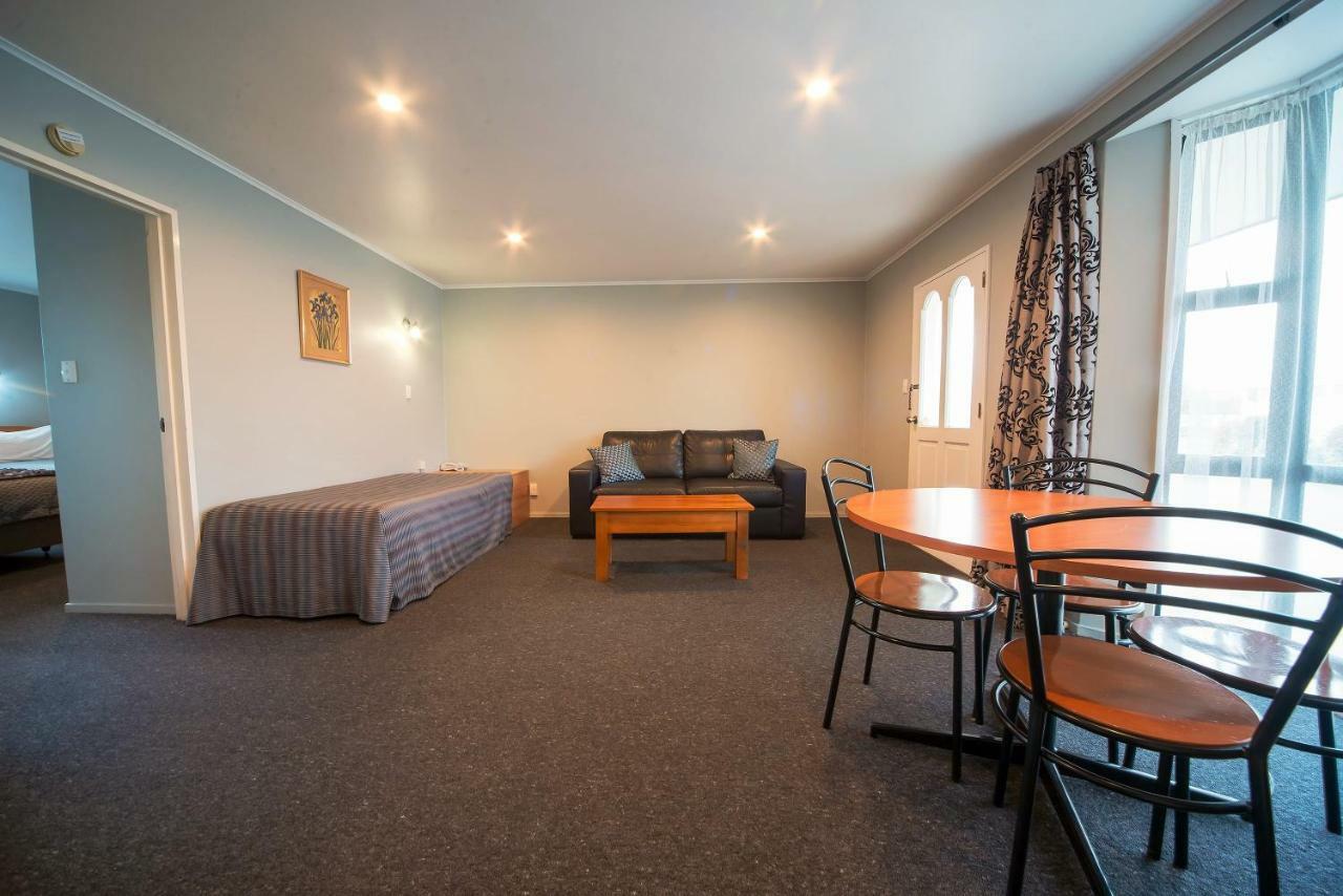 Coronation Park Motels Ashburton Extérieur photo