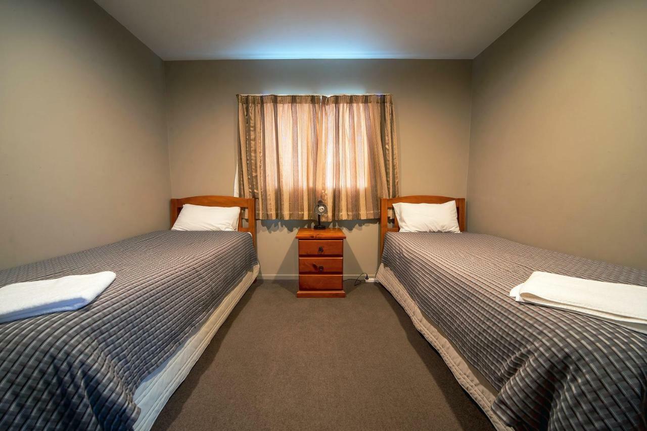 Coronation Park Motels Ashburton Extérieur photo