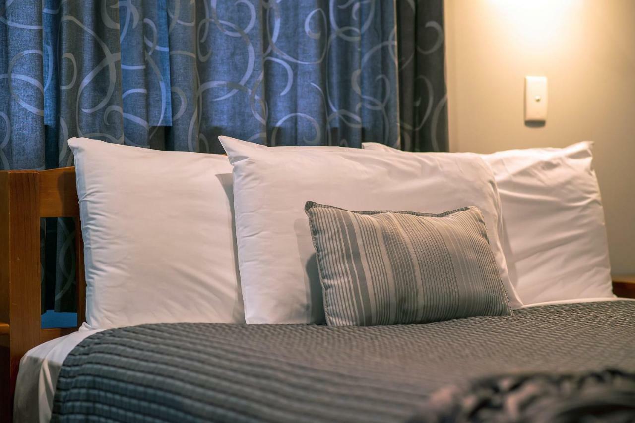 Coronation Park Motels Ashburton Extérieur photo