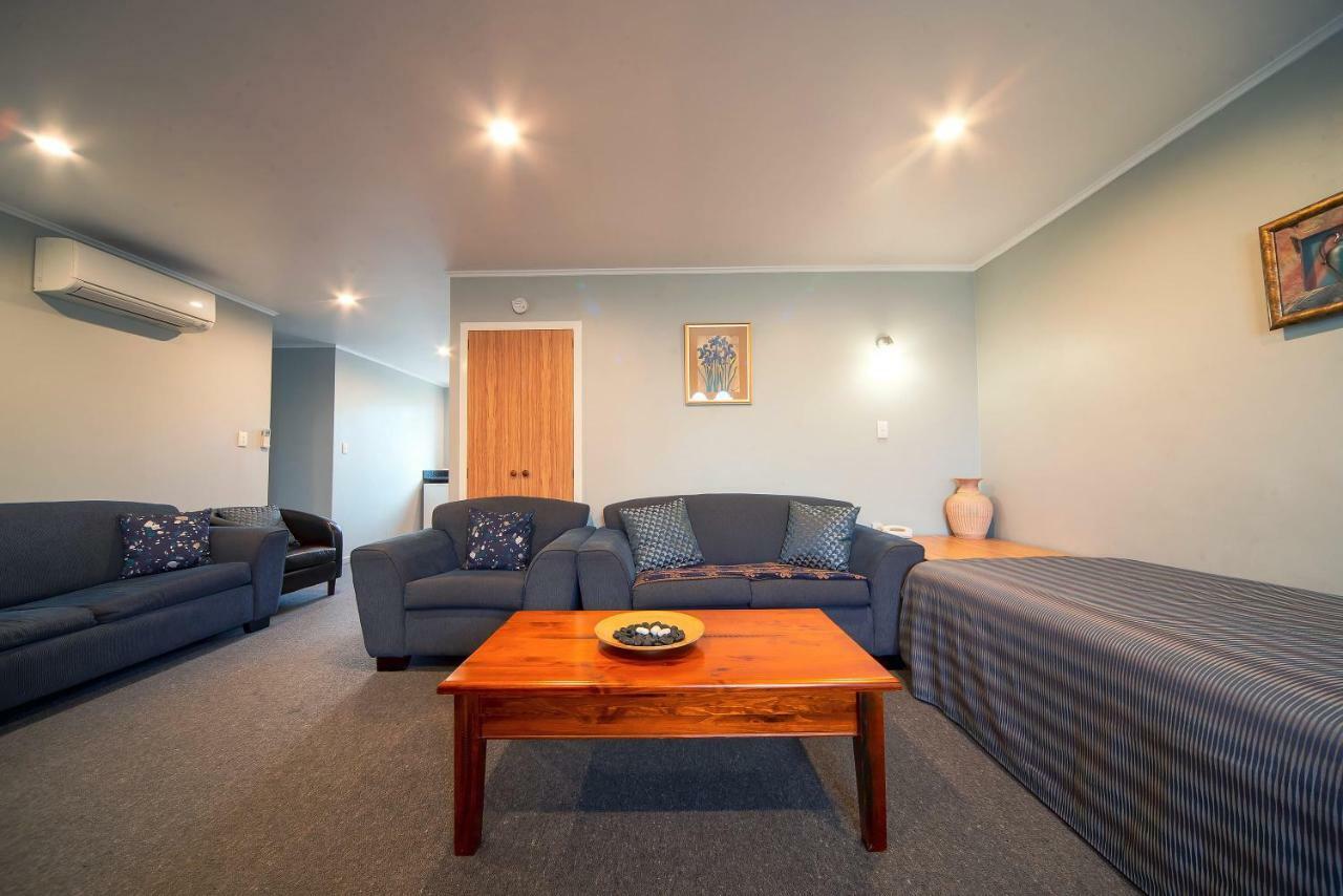Coronation Park Motels Ashburton Extérieur photo